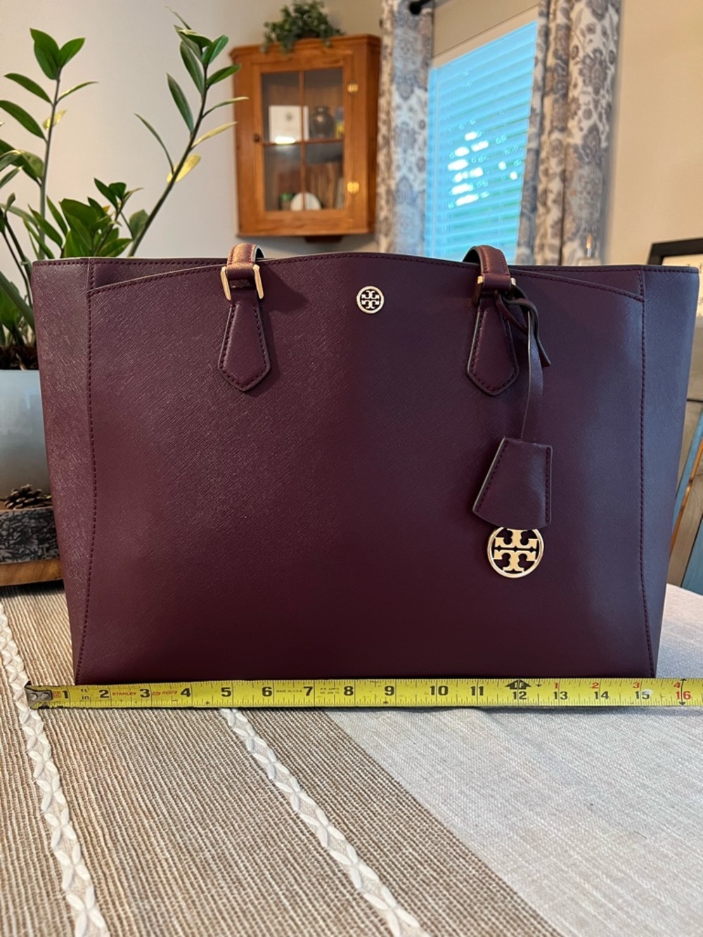 ⭐️ Tory Burch Burgundy Saffiano Leather Tote Bag Large Gold Logo Structured - Picture 10 of 12
